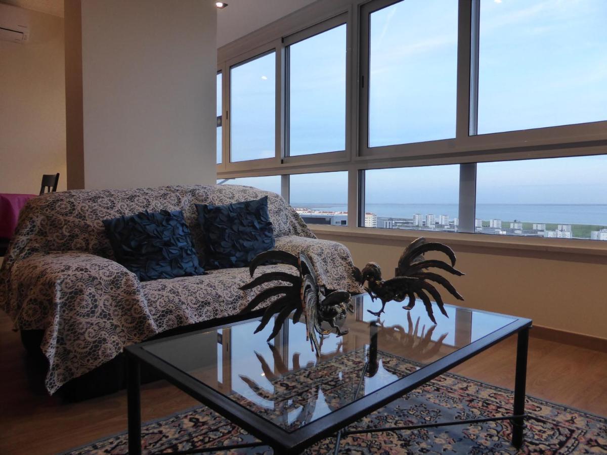 A View To The River Tejo - Sixtyfive Boutique Home Лиссабон Экстерьер фото